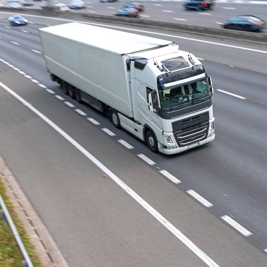 Transportes atingem maior patamar da série histórica, puxados por cargas, diz IBGE